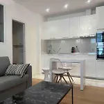 Luxury Appartment, Champs Elysees, Neuf ! パリ