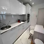 Luxury Appartment, Champs Elysees, Neuf ! アパート *