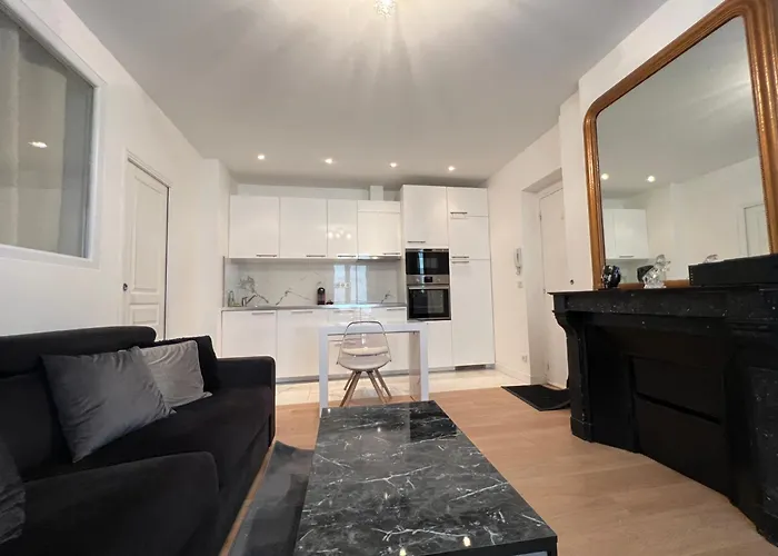 Luxury Appartment, Champs Elysees, Neuf ! *